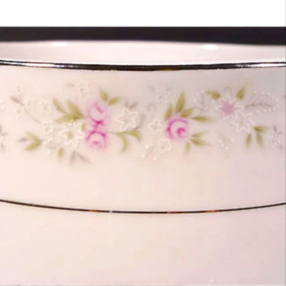 Discontinued GLA Maria Gravy Boat Attached Underplate Fine Porcelain Made Japan - Picture 2 of 4